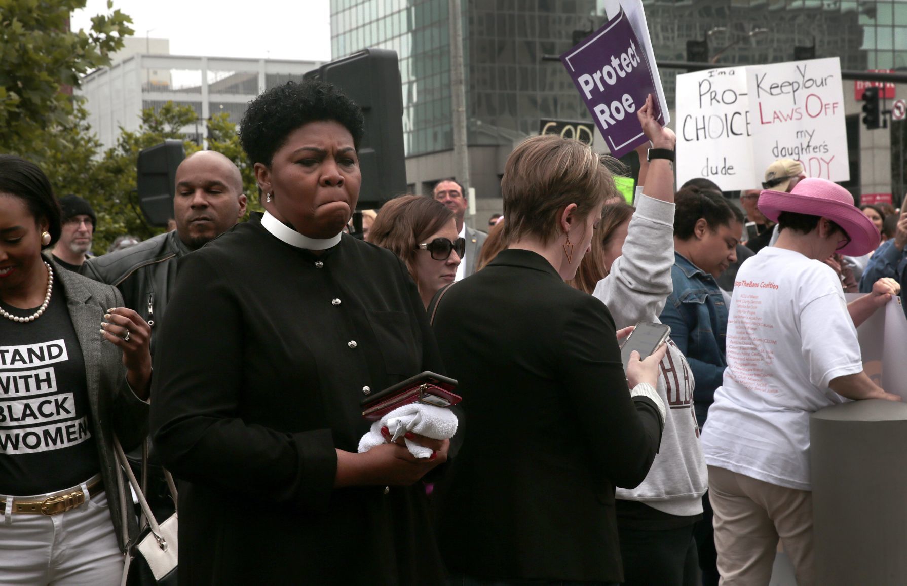 Hundreds rally for abortion rights